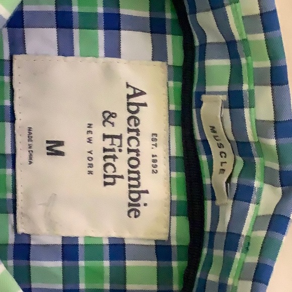 Button down - Picture 2 of 2